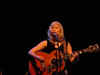 Emmylou_bataclan_101.jpg (42317 octets)